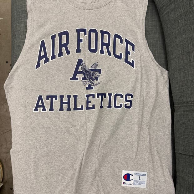 챔피온 에어포스 애슬레틱 슬리브리스 L 착샷 있어요~