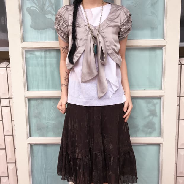 Frill point glossy bolero cardigan