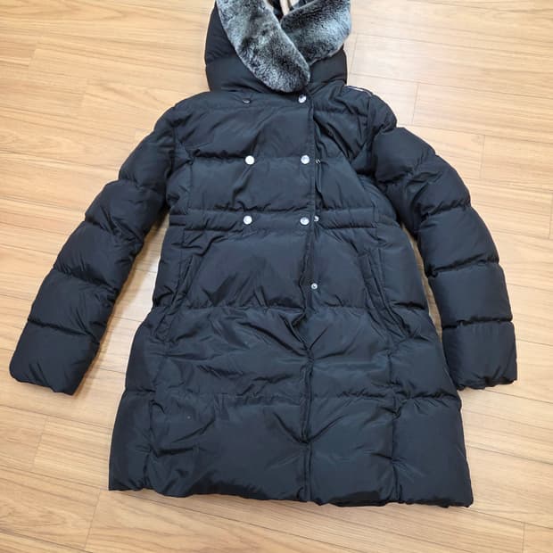 닥스 여성 롱패딩 판매합니다. 사이즈는 165인데, 가슴둘레는 76cm입