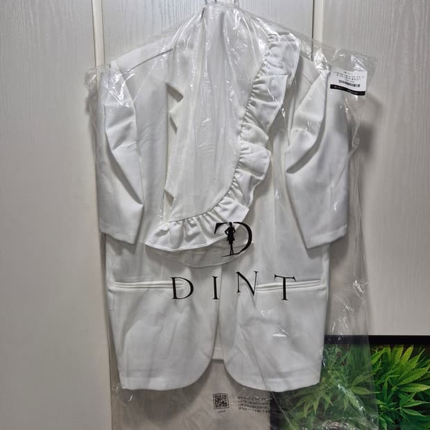 (타임세일)(새상품)DINT 딘트 화이트 프릴 블라우스 자켓