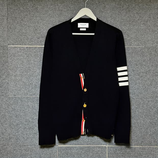 톰브라운 금장 가디건