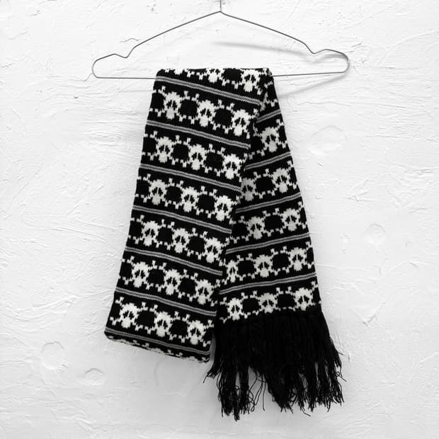 JPN 스컬 니트 머플러