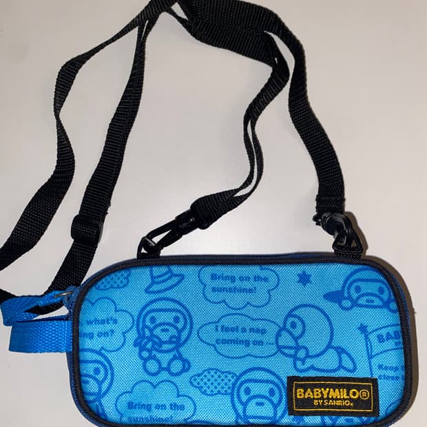 베이프 마일로 산리오 크로스백