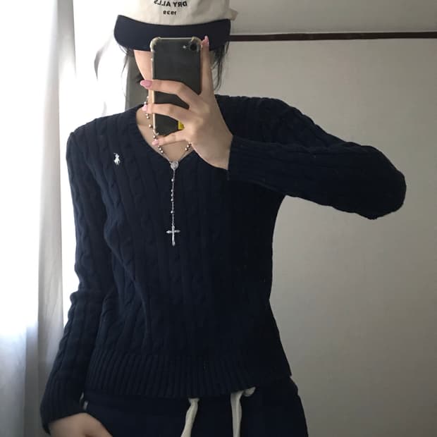 폴로 네이비 브이넥 케이블 니트
