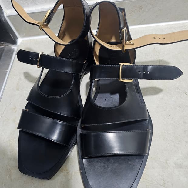 FENDI 앵클 스트랩 샌들 Uk7