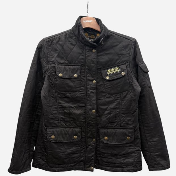 바버 인터네셔널 퀼팅자켓 기모안감 4포켓 벨티드 디테일 블랙