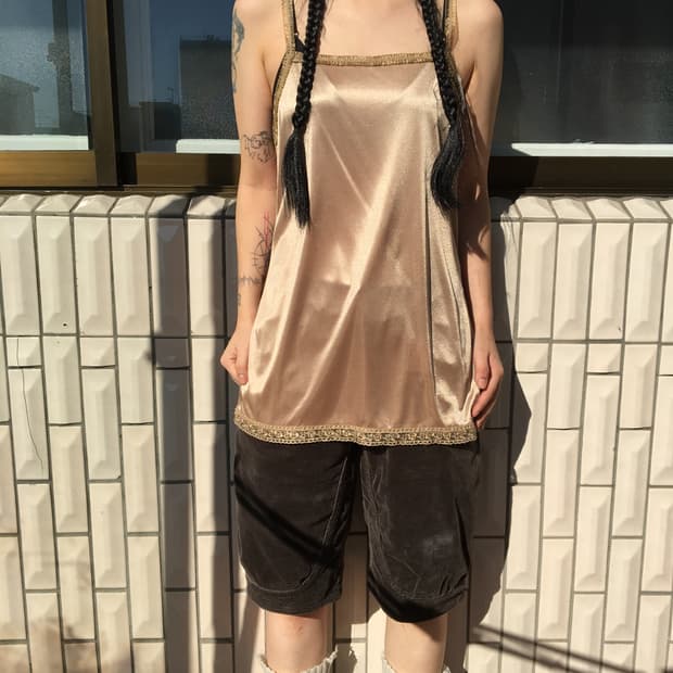 Lace trimming slip sleeveless