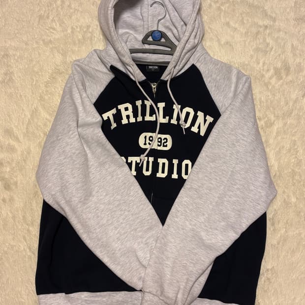 트릴리온 후드집업