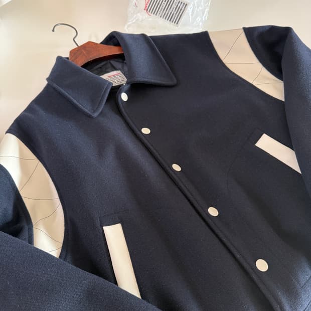 [M] 벌스데이수트 BIRTHDAYSUIT 스타디움 자켓 네이비