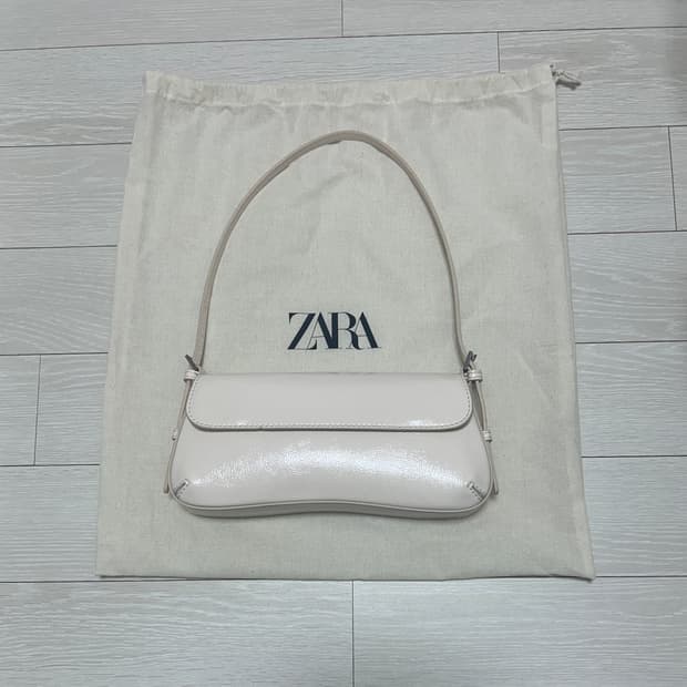 자라 ZARA 플랩 숄더백 화이트