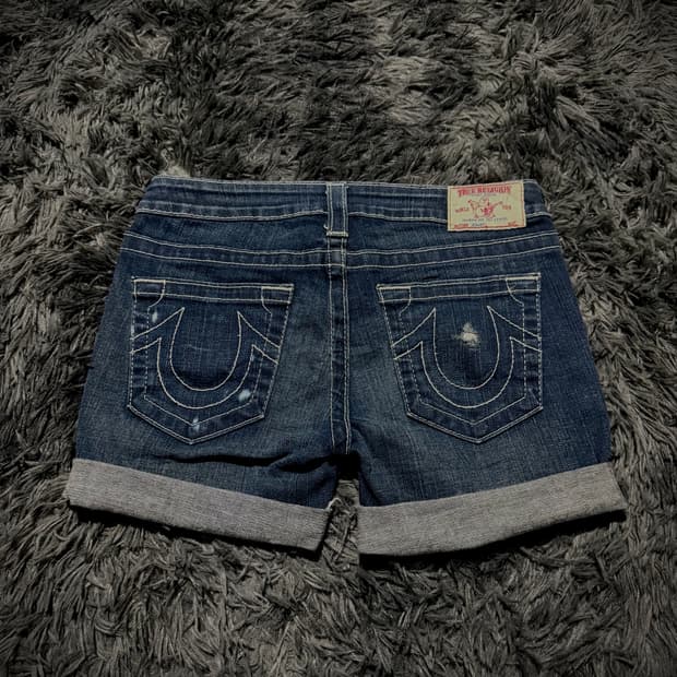 True Religion 스티치 롤업 데님 숏팬츠