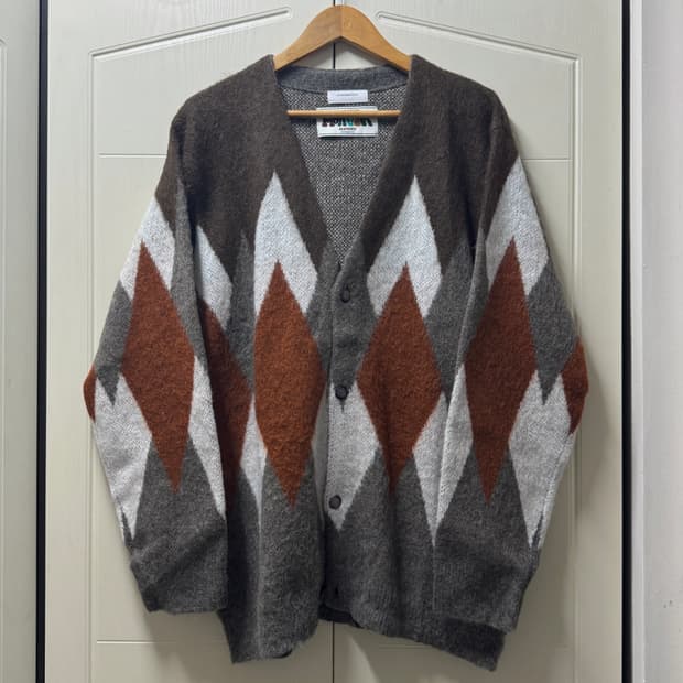 커스텀멜로우 22fw 아가일 모헤어 가디건 팝니다