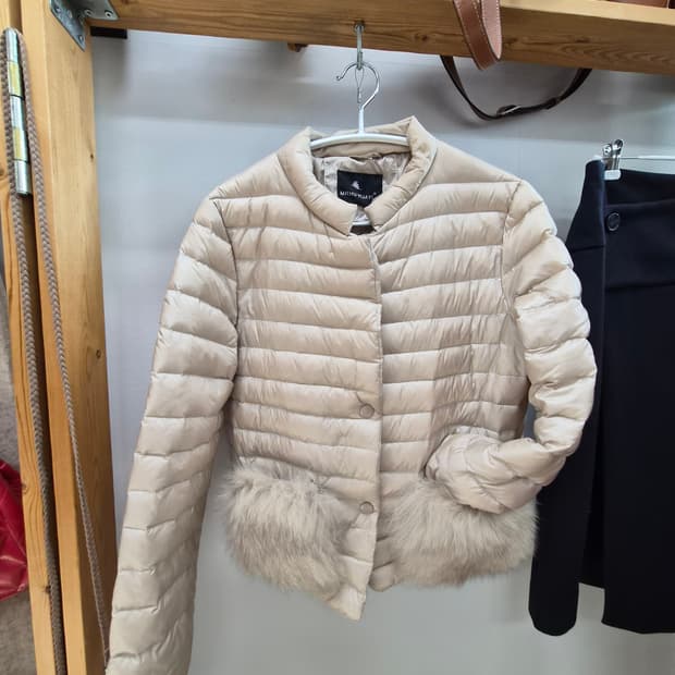 아이보리 다운패딩. 폭스퍼 주머니