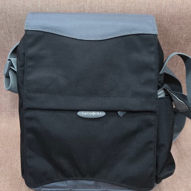 쌤소나이트 공용 실속형 크로스백 블랙