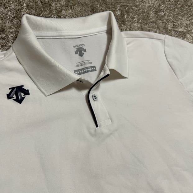 [95] 데쌍트 화이트 반팔 카라티