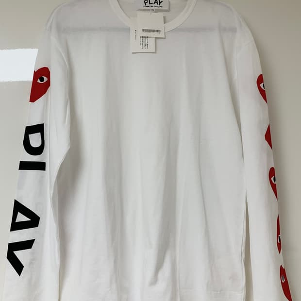 (새상품) 꼼데가르송 플레이 멀티 하트로고 롱슬리브 XL 긴팔티셔츠