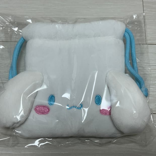 미쟝센 콜라보 시나모롤 파우치