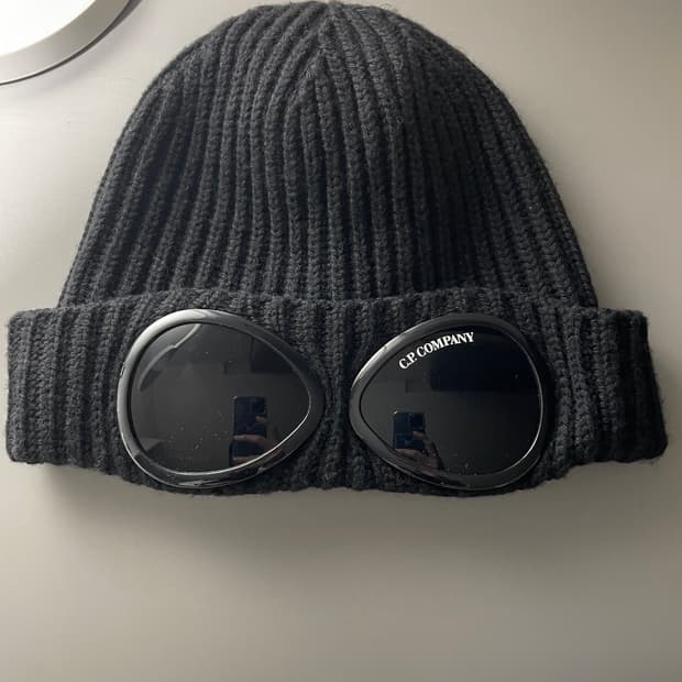 CP컴퍼니 고글 비니 블랙 (새거)
