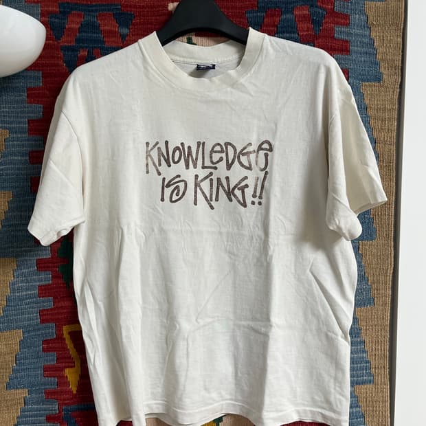 스투시 knowledge is king