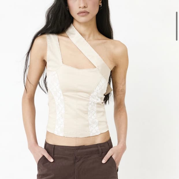 Wet tag 웻태그 ASYMMETRIC CONTOUR LACE TOP