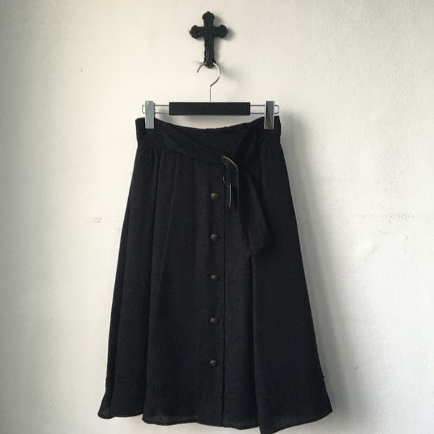 Belted button point skirt
