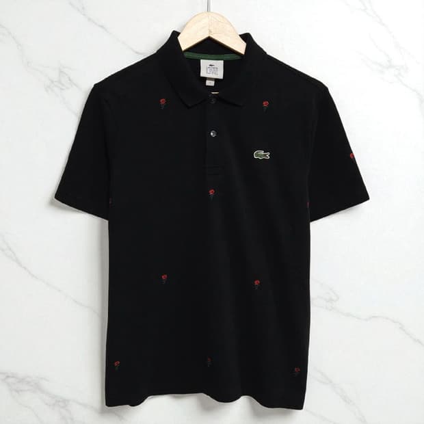 100)LACOSTE 라코스테 로즈 모느그램 반팔 카라티 블랙