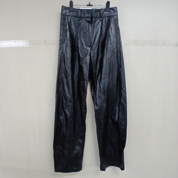 THE OPEN PRODUCT블랙 광택 와이드 팬츠