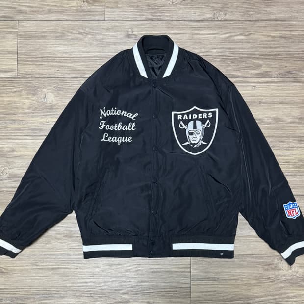 GU NFL 오클랜드 레이더스 스타디움 자켓 치카노