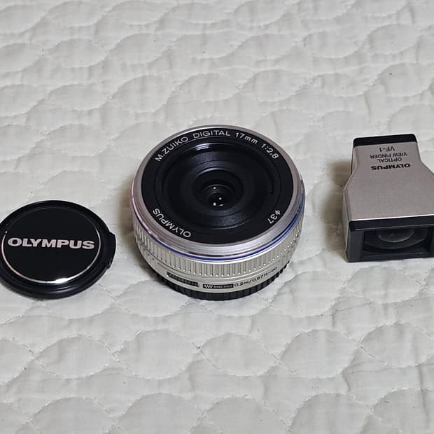 올림푸스 M.ZUIKO DIGITAL 17mm F2.8 렌즈와 VF-1