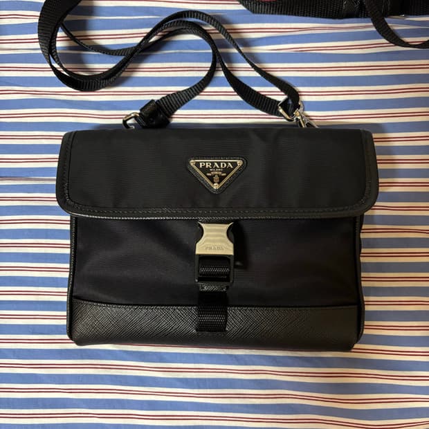 프라다 리나일론 및 사피아노 가죽 스마트폰 케이스