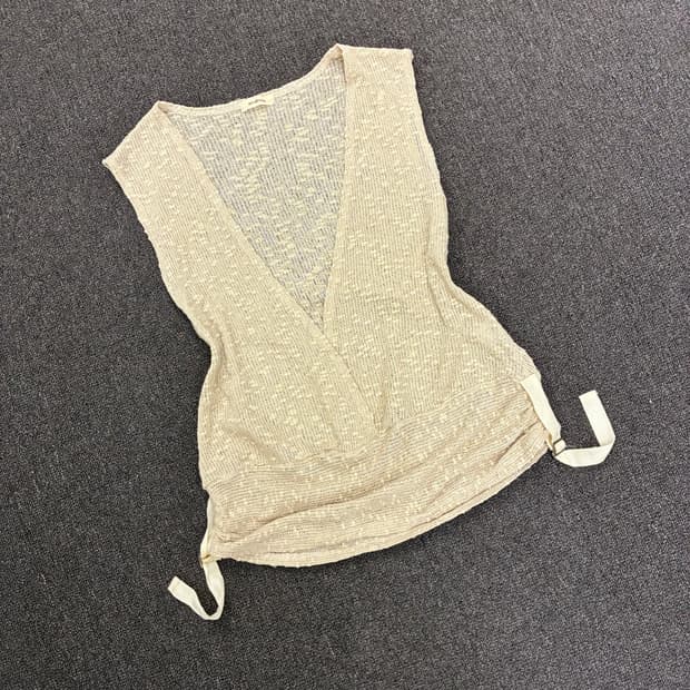 OS)Japanese vintage 여성 벨트 디테일 펀칭 나시