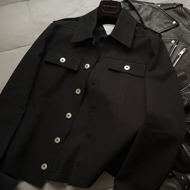 보테가베네타 블랙자켓 46