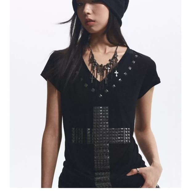 NONAME SPACE loose v-neck t-shirt
