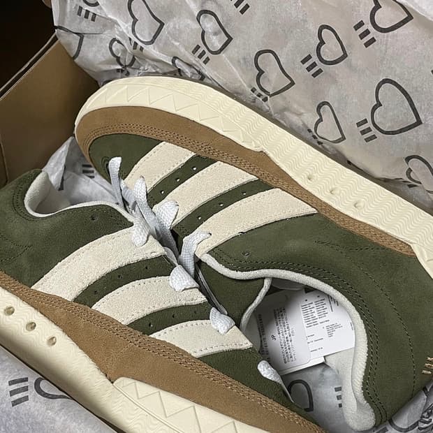 아디다스 x 휴먼 메이드 아디매틱 브라운