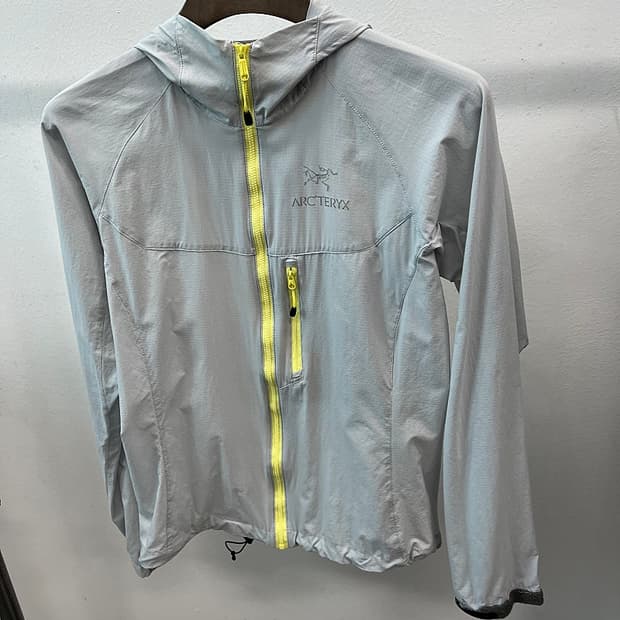 여) 아크테릭스 홑겹 경량 바람막이 