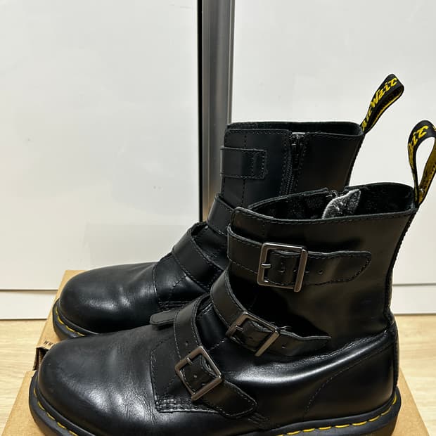 닥터마틴 버클 부츠 (uk8)