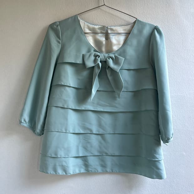 리본 블라우스 