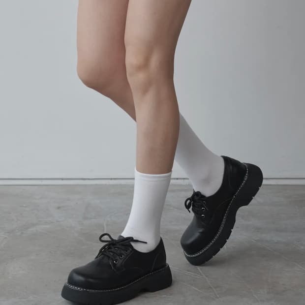 솔트앤초콜릿 라운드 토 스티치 레이스업 로퍼