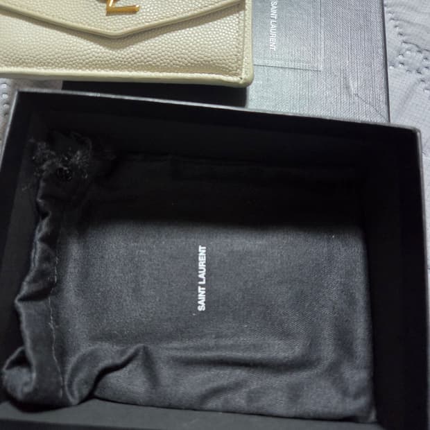 생로랑 업타운 그랑드 뿌드르 카드지갑