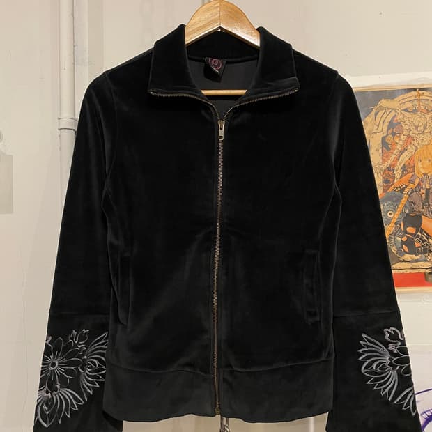 벨벳 플라워 자수 플레어 소매 블랙 집업 오리엔탈