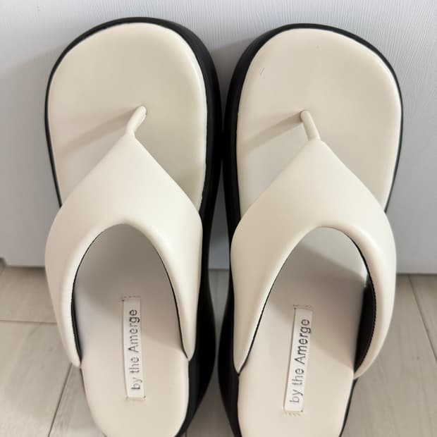 새상품 아이보리 쪼리 235/6cm