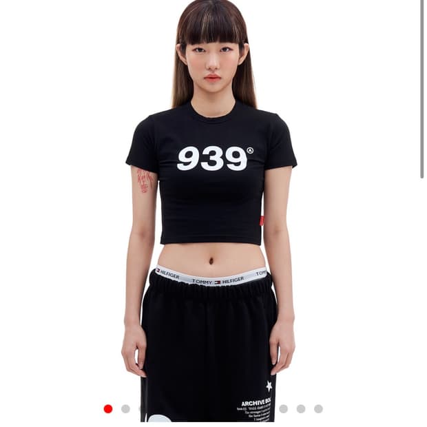 939 LOGO CROP TOP (BLACK)