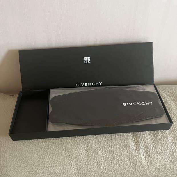 지방시 마스크