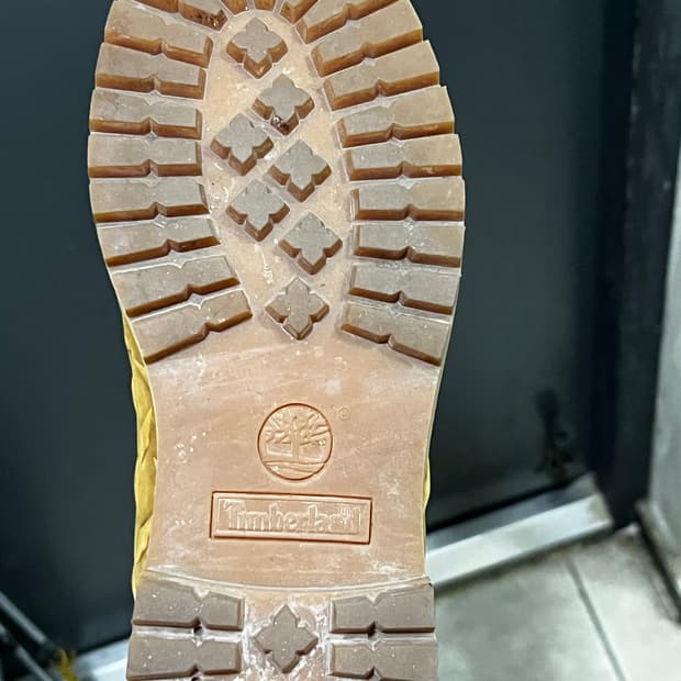 슈프림X팀버랜드 다이아몬드 6인치 부츠 판매합니다