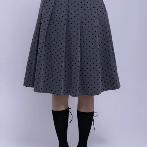 나이엔 플리츠 미디스커트 그레이