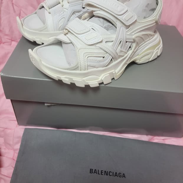 정품)급처미사용새상품!발렌시아가 트랙 샌들 36사이즈 2개있어염!