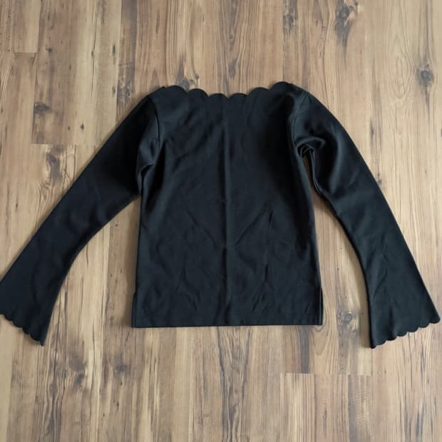 블랙 물결 긴팔 티셔츠