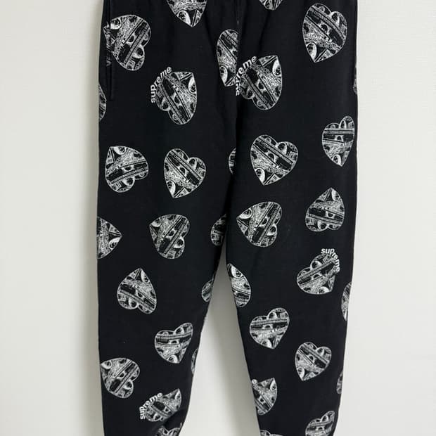 슈프림 러브 캐쉬 스웨트팬츠 블랙 - 24FW