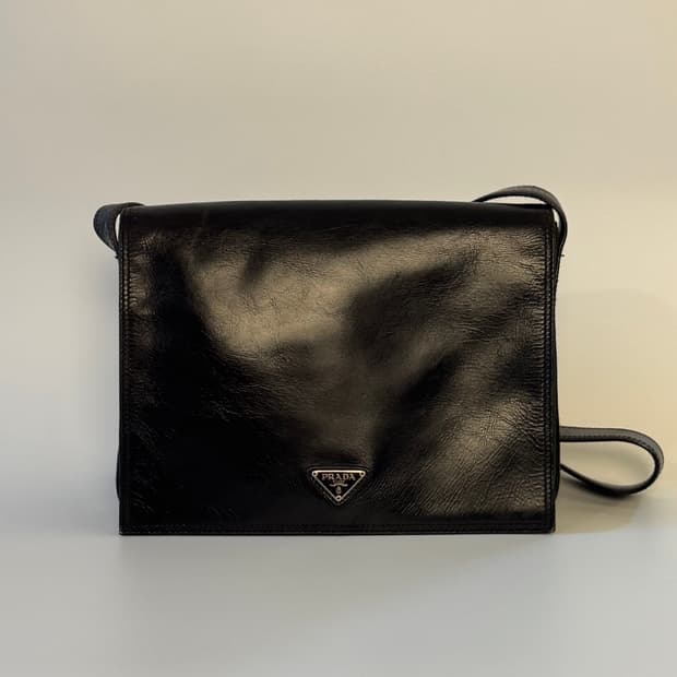 PRADA(프라다) 트라이앵글 크로스바디백