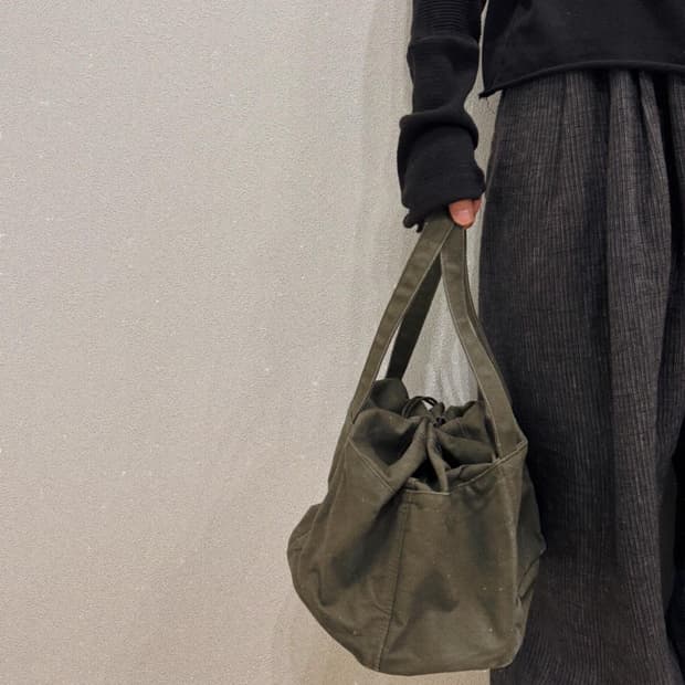 꼼데가르송 유틸리티 드로스트링 파우치 백